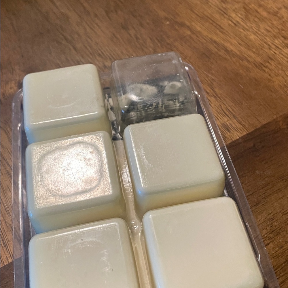 Milkhouse Candle Co. Wax Melts Trio - Picture 3 of 3